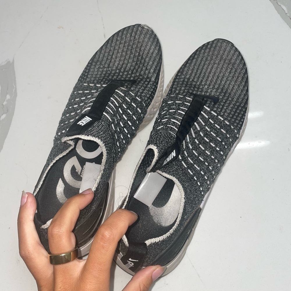 Nike React Phantom Run Flyknit Slip-on Running Shoes (8.5)